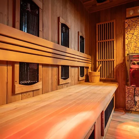 De Luxe Bed &wellness * Ден Бош